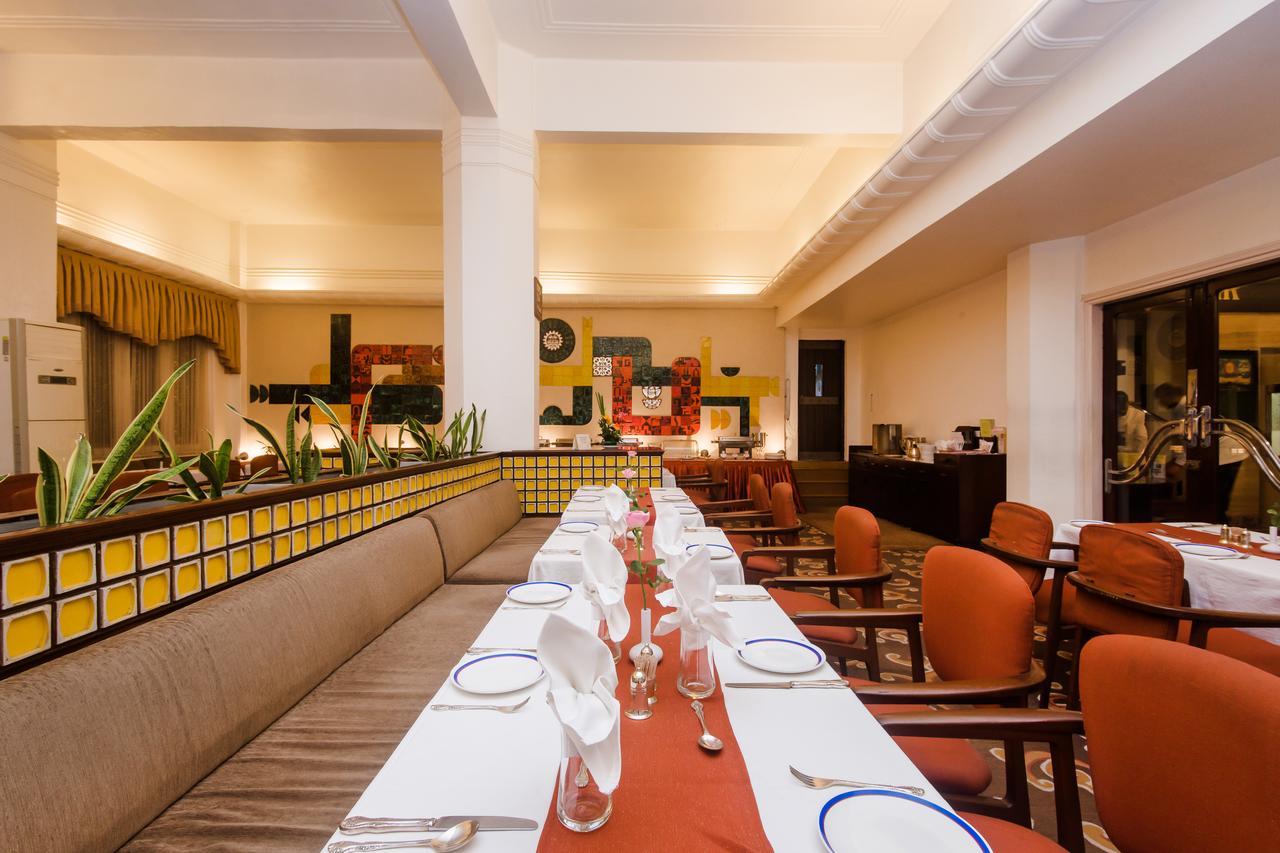 West End Hotel Bombay Esterno foto