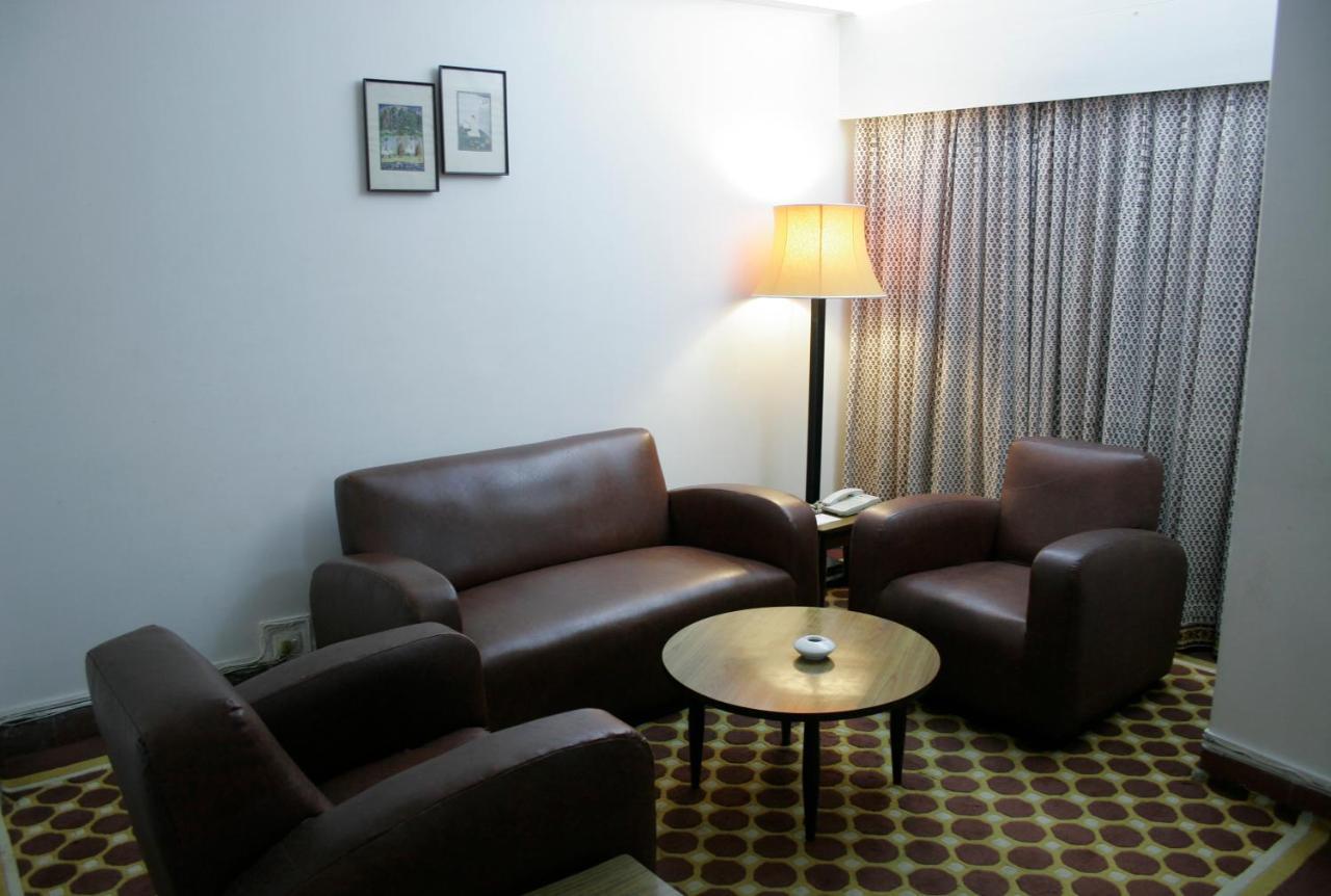 West End Hotel Bombay Esterno foto