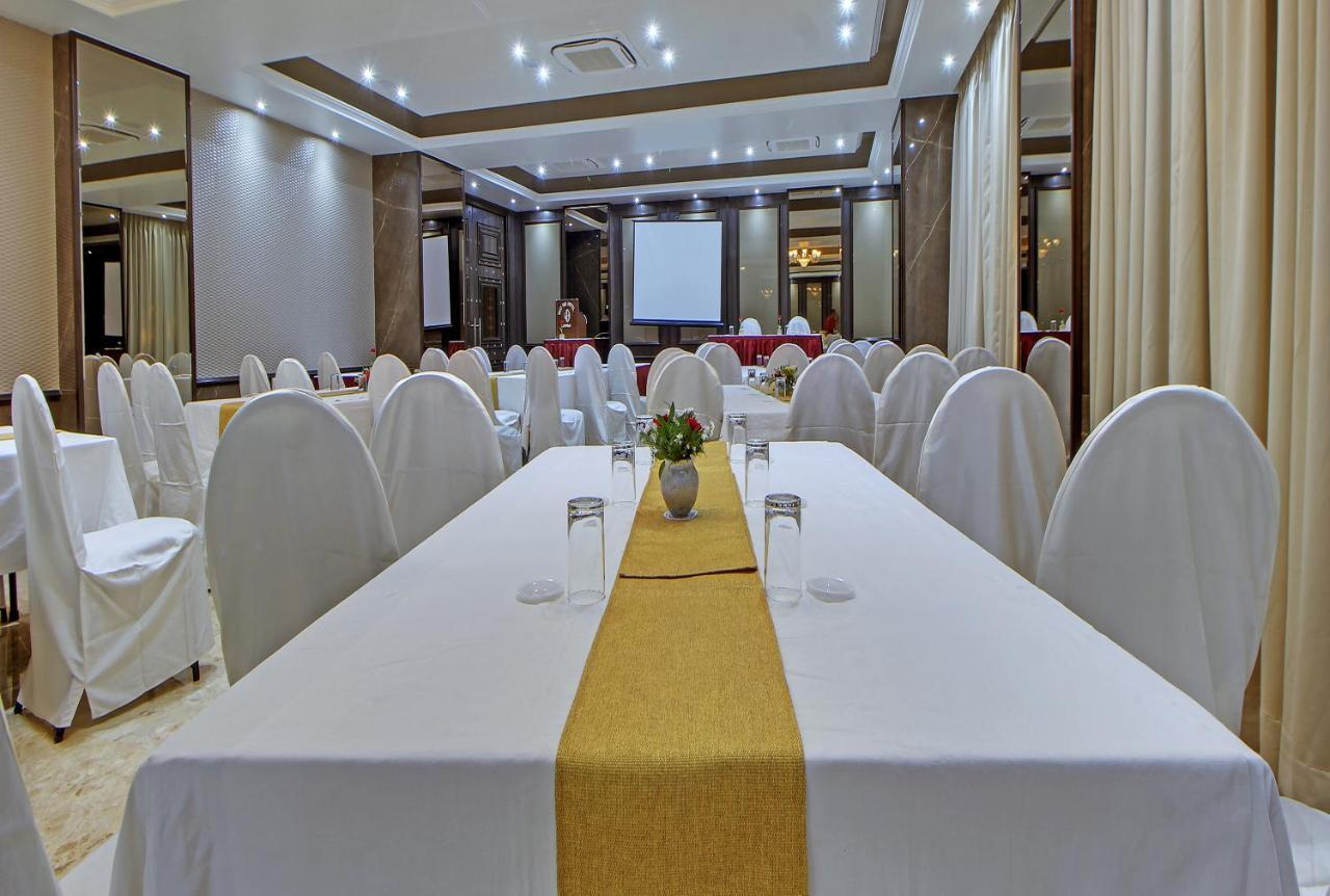 West End Hotel Bombay Esterno foto