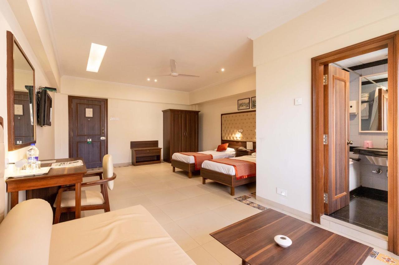 West End Hotel Bombay Esterno foto