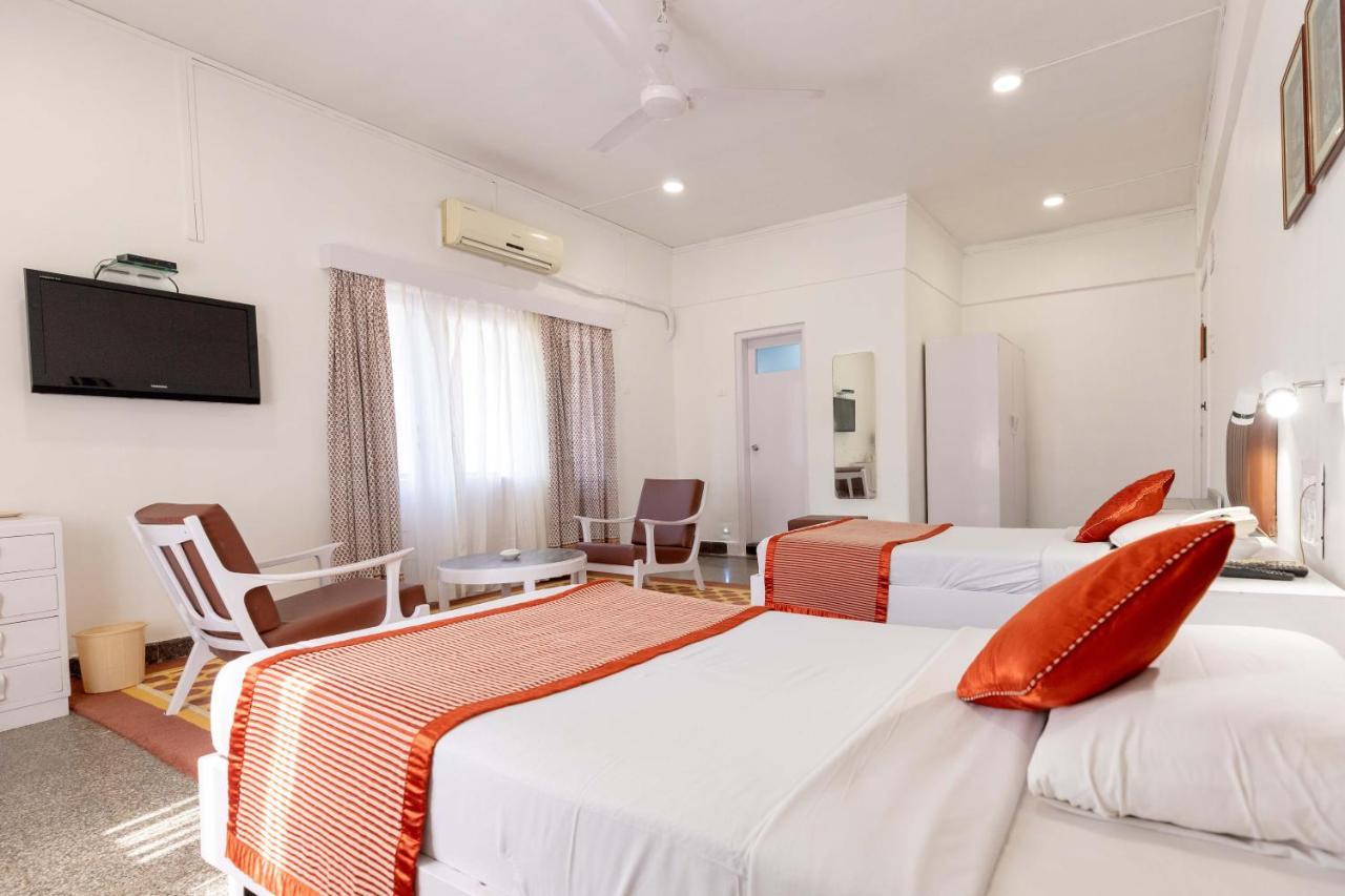 West End Hotel Bombay Esterno foto