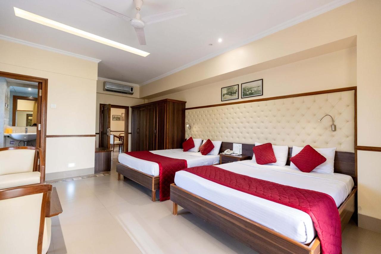 West End Hotel Bombay Esterno foto