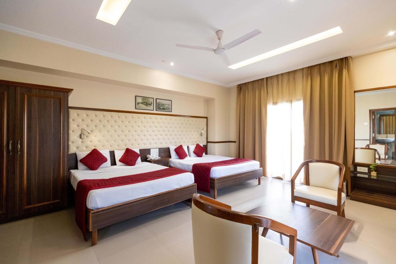 West End Hotel Bombay Esterno foto