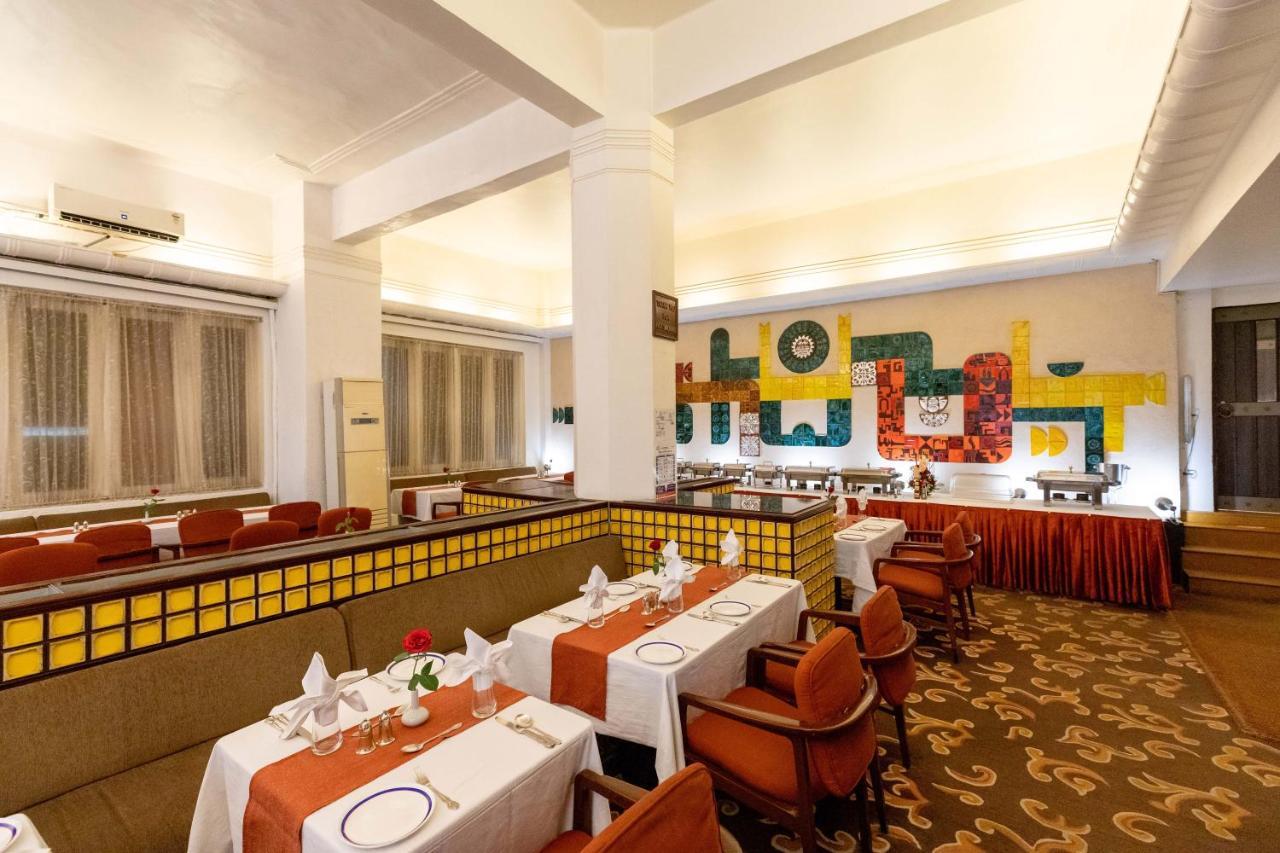 West End Hotel Bombay Esterno foto